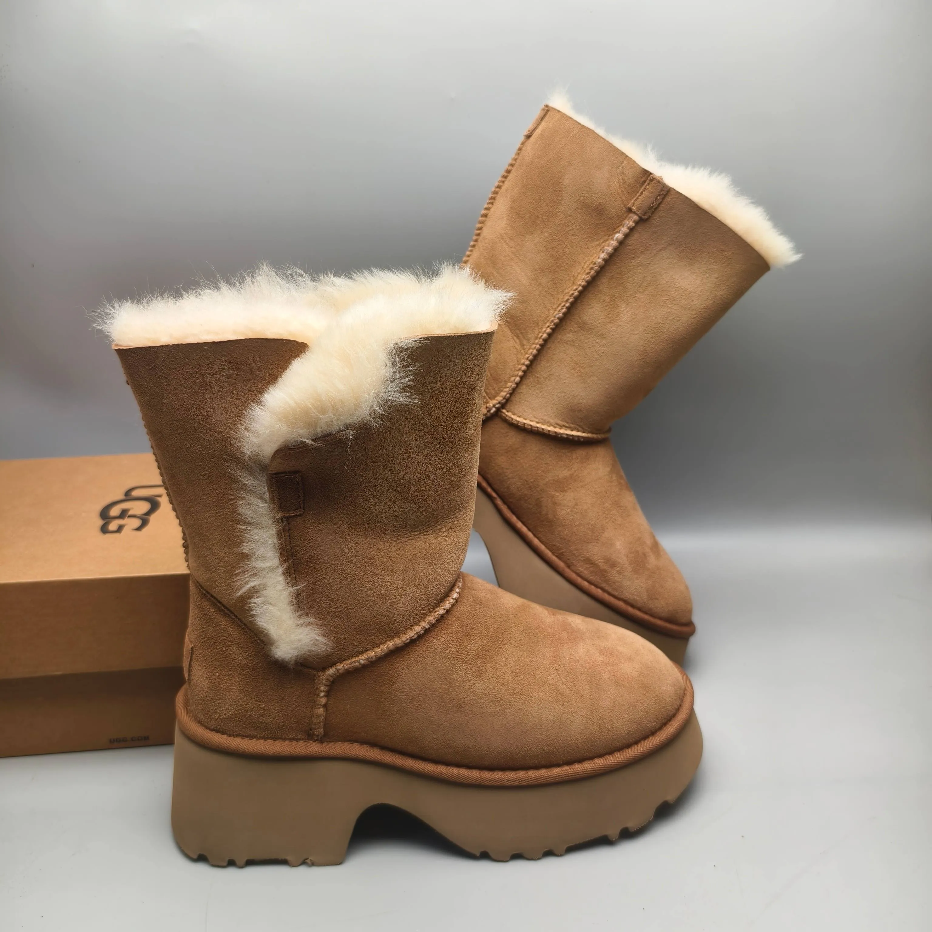 💰600 UGG sheepskin one-piece 1533 wedge-heeled thick-soled fashion shoes, mid-calf women's shoes, color: chestnut walnut, matching size: 35-40